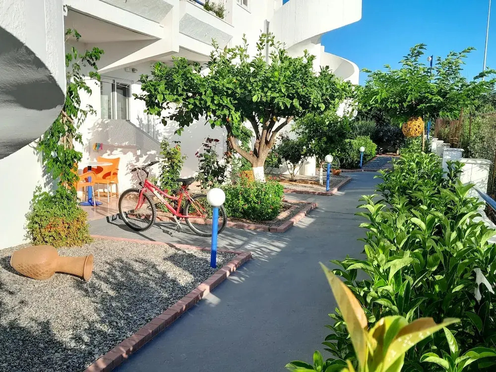 1 Bedroom Apartment with mountain view