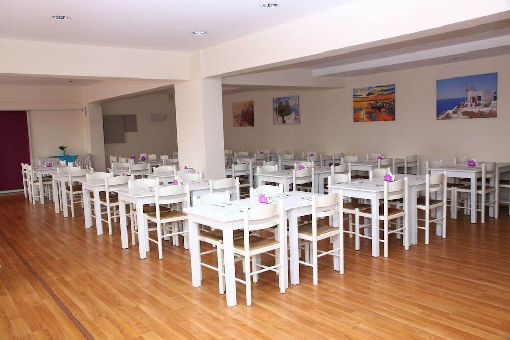 Triton Garden Hotel 3 *
