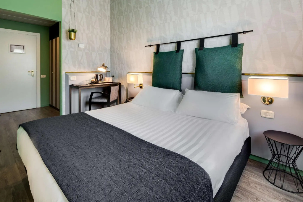 Classic Double room (full double bed)