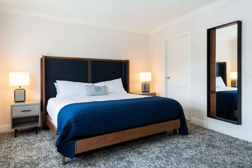 Hanover Inn Dartmouth - Tap to explore photos