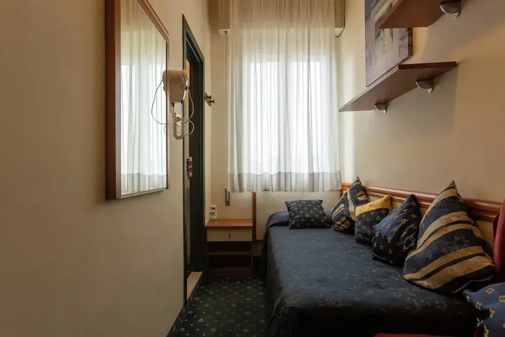 Economy room