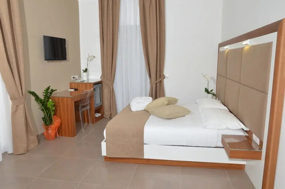 Deluxe Double room (full double bed)