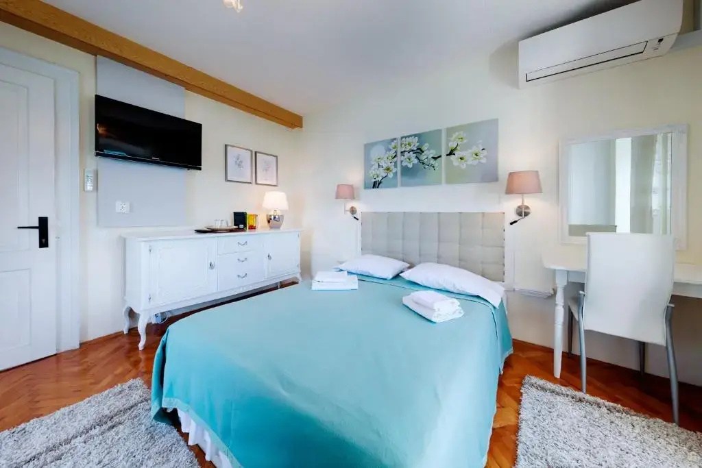 Standard Double room with balcony and with sea view (full double bed)