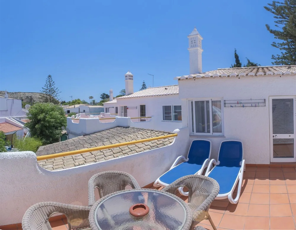 Charming Apartment With Garden Views in Luz