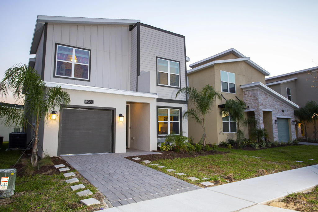 Fabulous 5 Bedrooms Close to Disney at Champions Gate Resort 8988