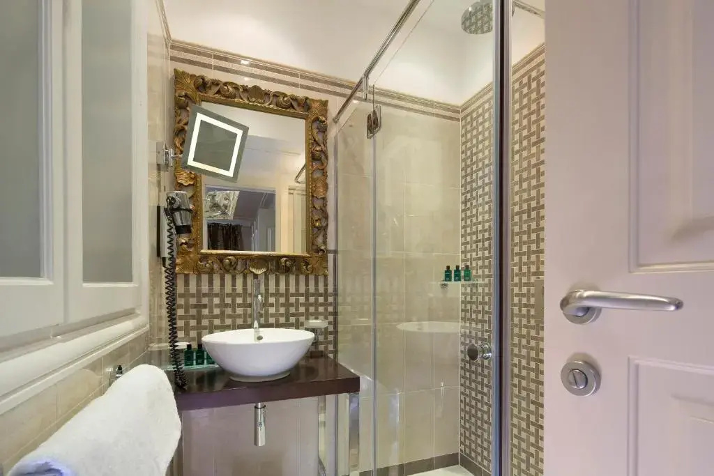 Hotel Ares Eiffel 136