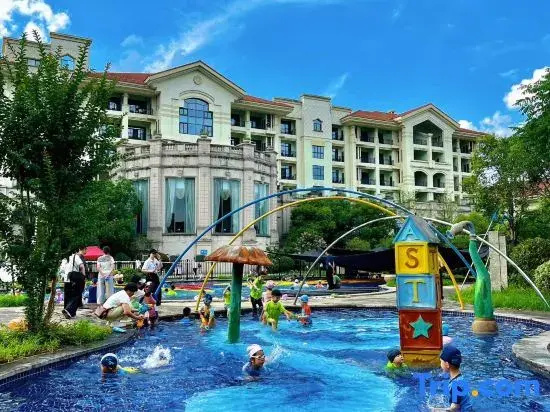 Phoenix Lake International Resort Hotel