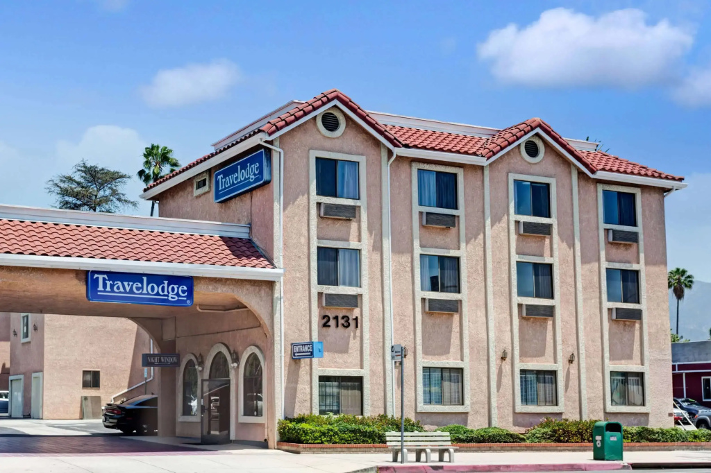Travelodge by Wyndham Pasadena Central — фото