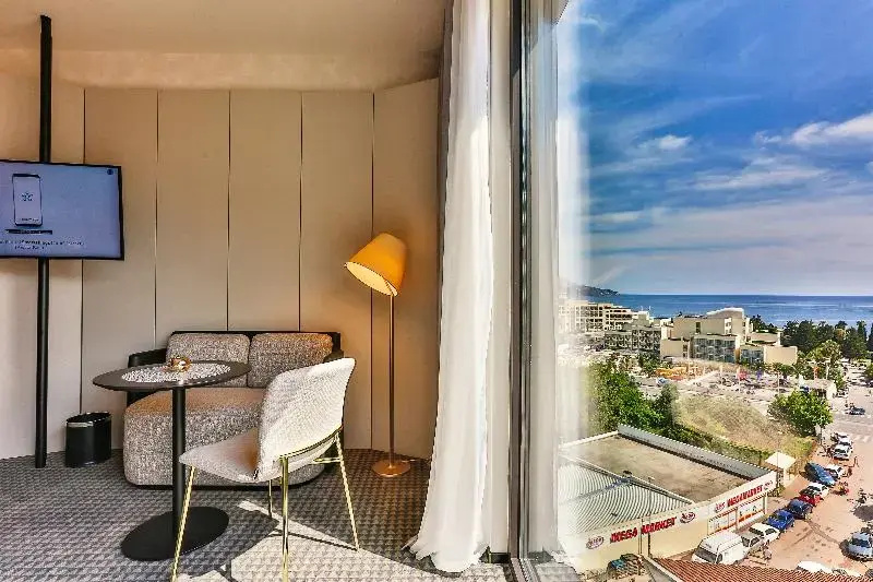 Superior Double room with sea view (full double bed)
