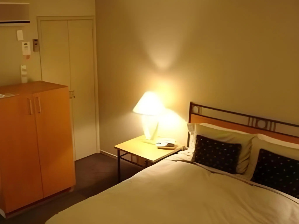 Off Broadway Motel — 2