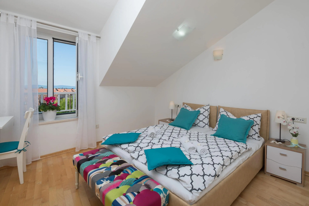 Split Center Suites — 5