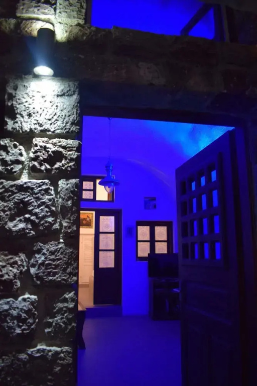 Tzannis Cave House