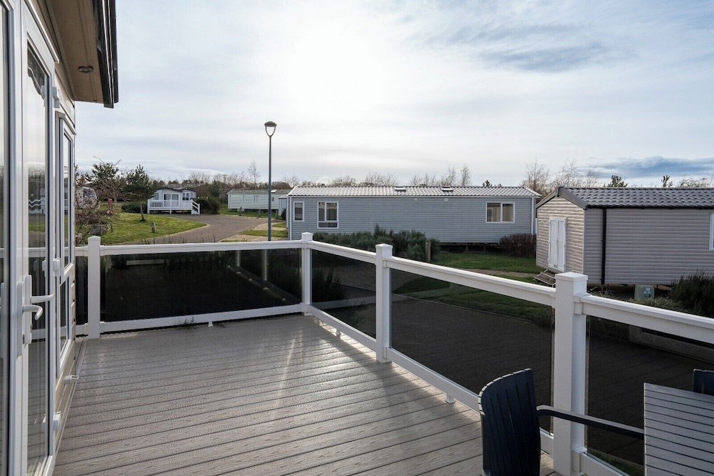 Luxury Family Lodge -sleeps 6 -golf-beach-starlink