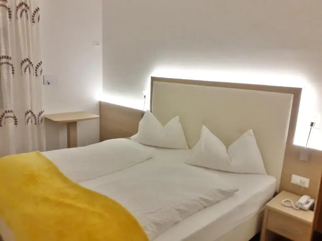 Standard Double room with balcony (full double bed)