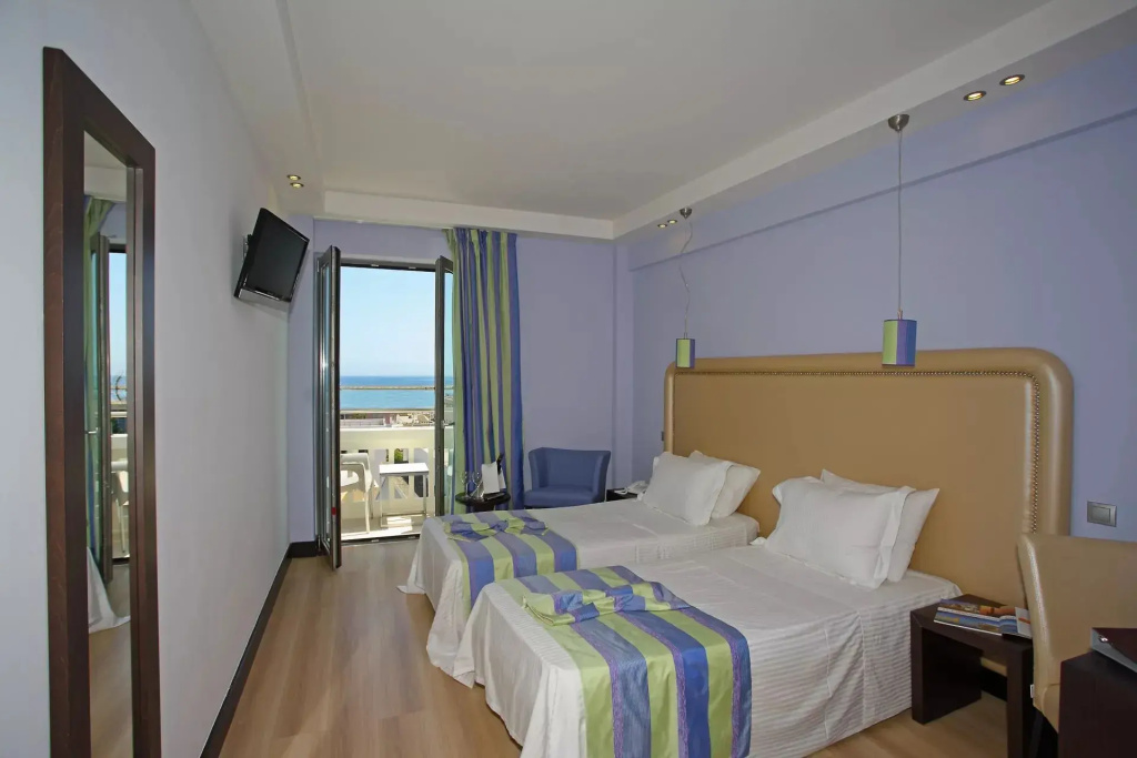 Standard Double room with partial sea view (full double bed)