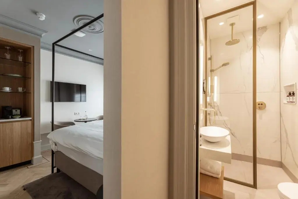 Economy room