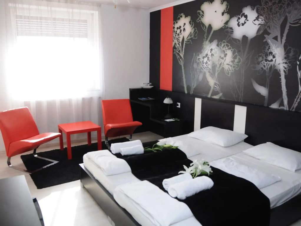 Double room (full double bed)