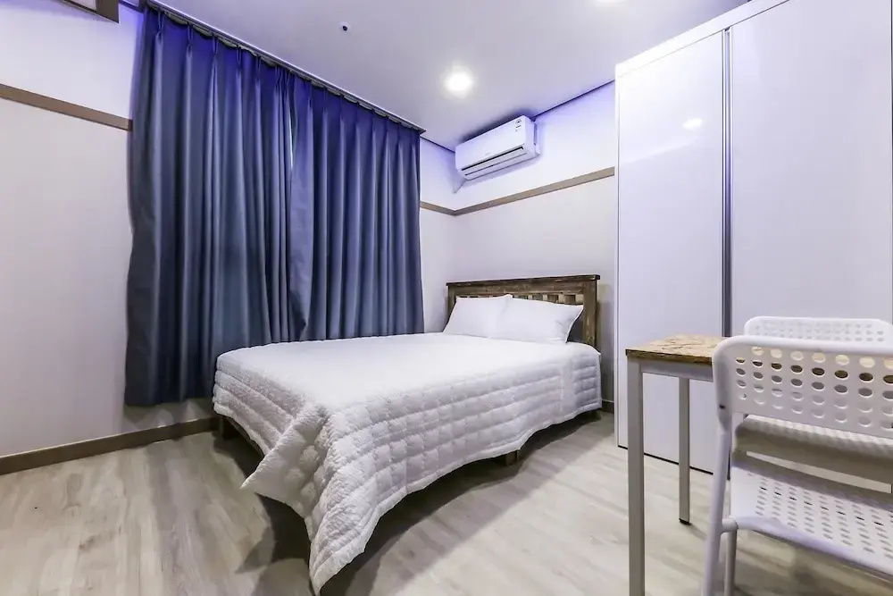 2 Bedrooms Standard Family room
