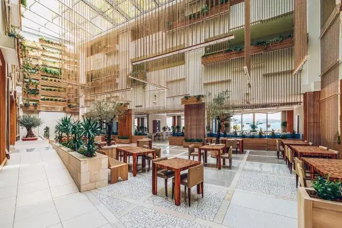 Lobby & Reception