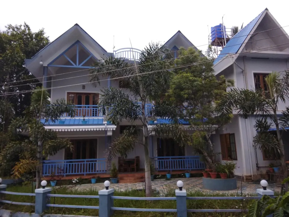 Room-1 Bedroom With Balcony Mountain Vie