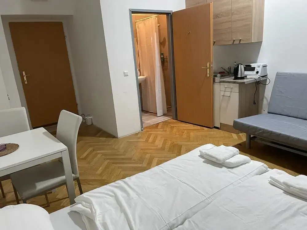 Economy room