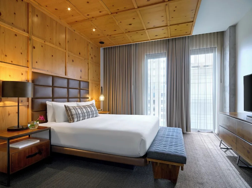 Luxury Double room with mountain view (full double bed)
