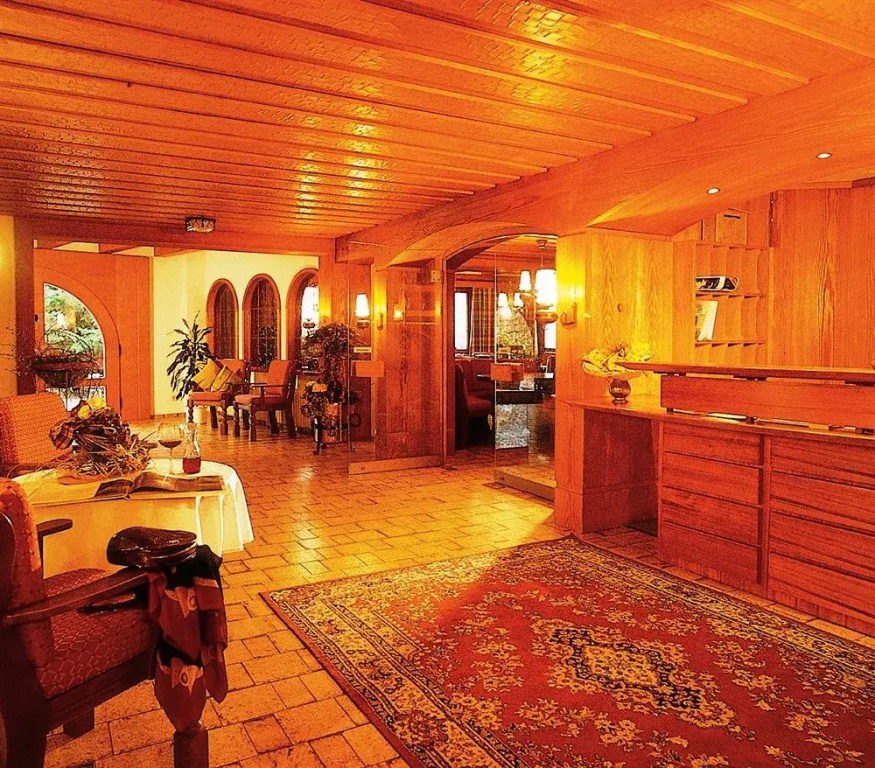 Lobby & Reception