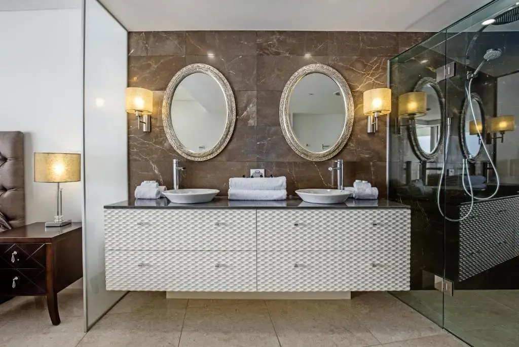 3 Bedrooms Deluxe Apartment