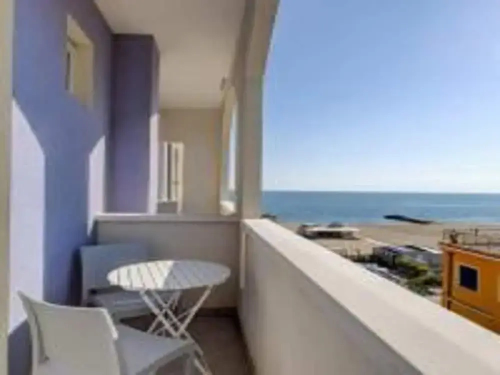 Superior room with balcony and with partial sea view
