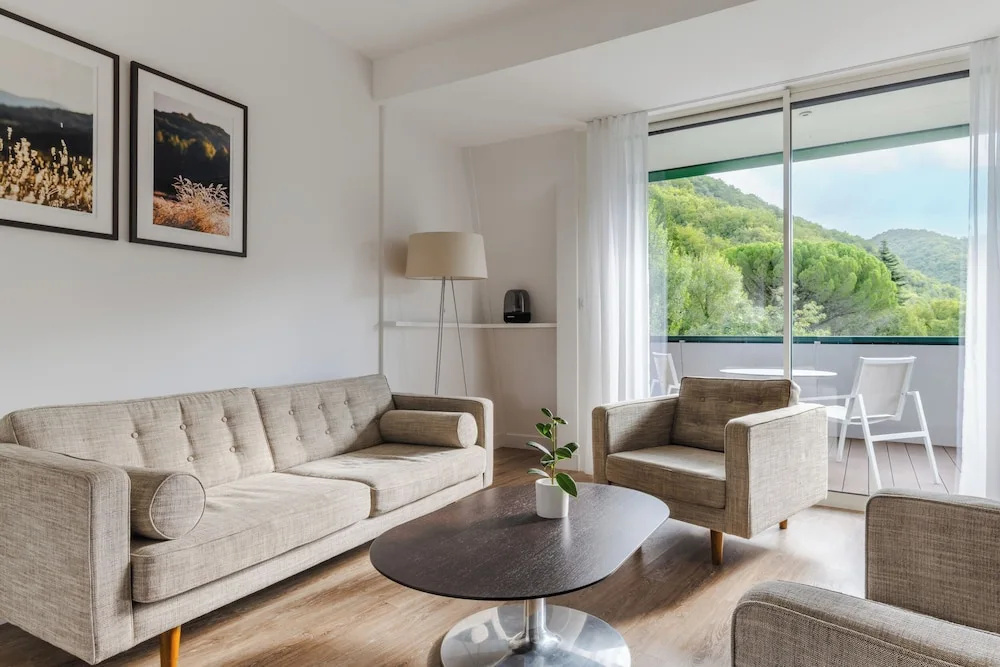 Afficher la photo 8 — Eau Thermale Avene L'hotel
