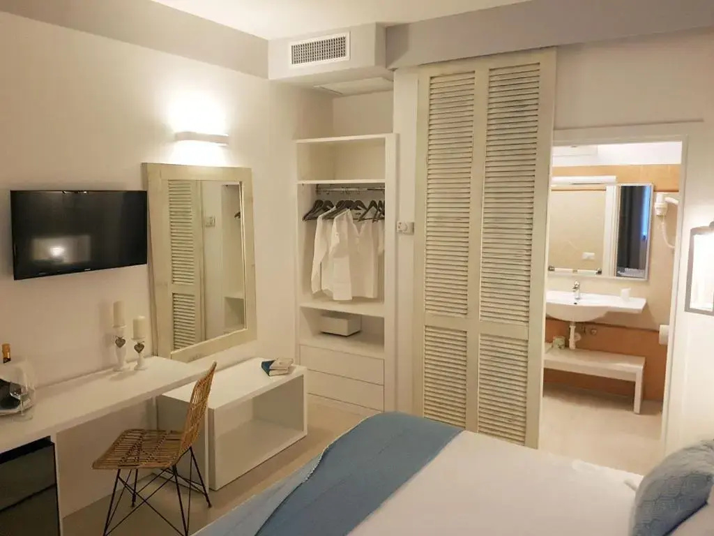 Superior Double room (full double bed)