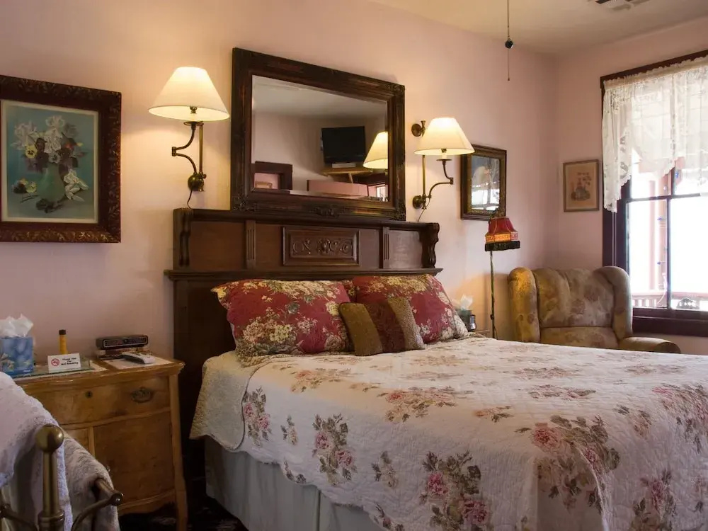 Standard Double room with balcony and with mountain view (full double bed)