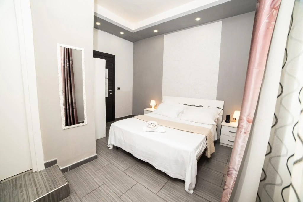 Standard Double room with city view (full double bed)