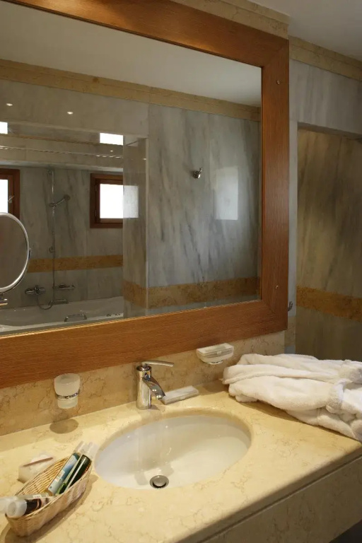 Standard Double room with balcony (full double bed)