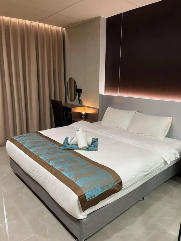 1 Bedroom Deluxe Single room with city view