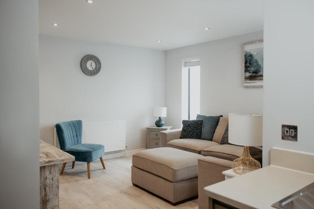 2 The Mews, Upper Bath Street