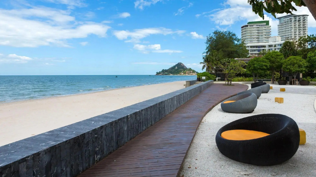 Beach & Waterfront