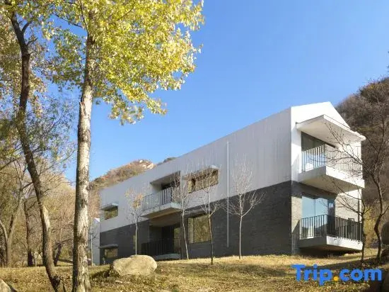 Standard Family room with mountain view