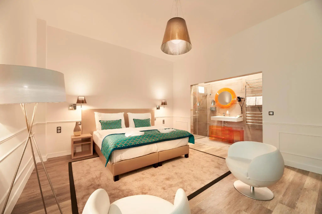 Double Junior Suite (full double bed)