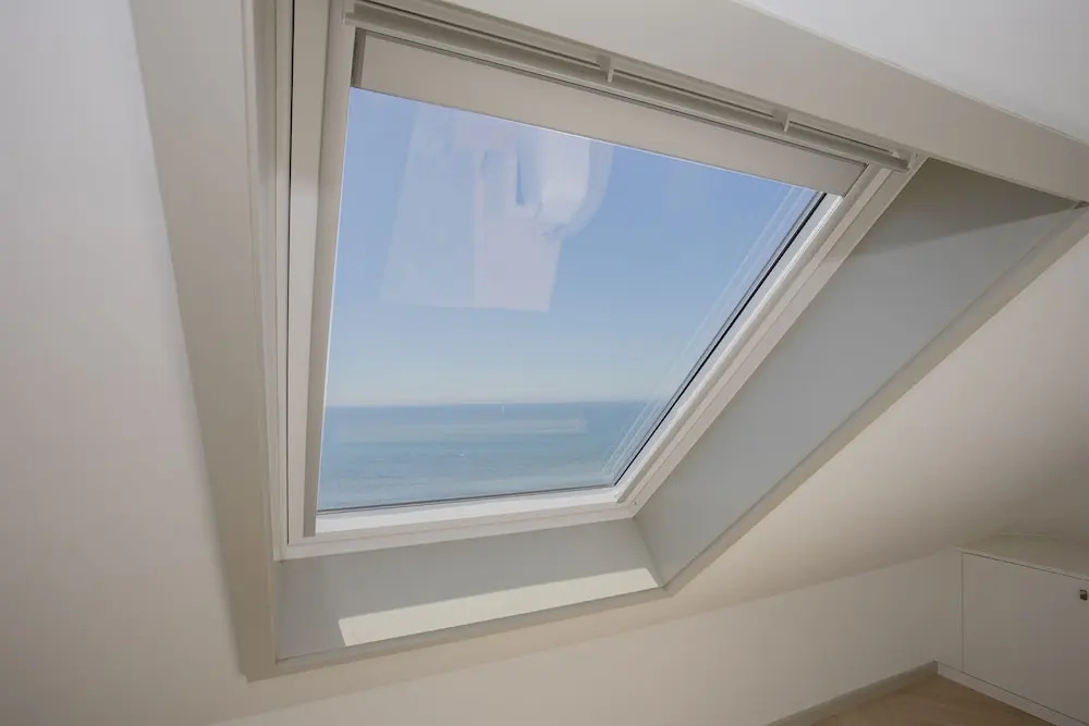 Liiiving - Luxury Beachfront Apartment V
