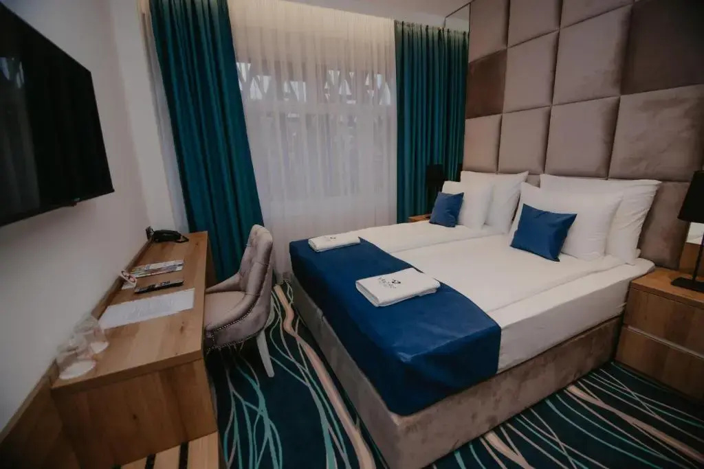 Deluxe Double room (full double bed)