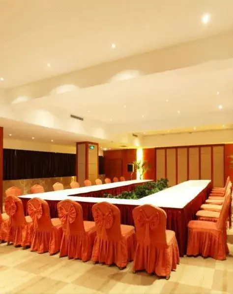 Iris Orchard All Suites Hotel (Tangshan Convention Center) - фото 21