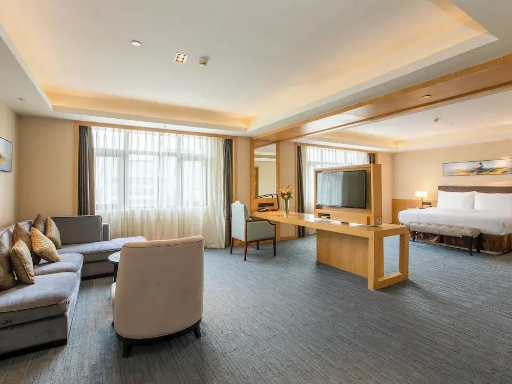 Executive Double Suite with city view full double bed