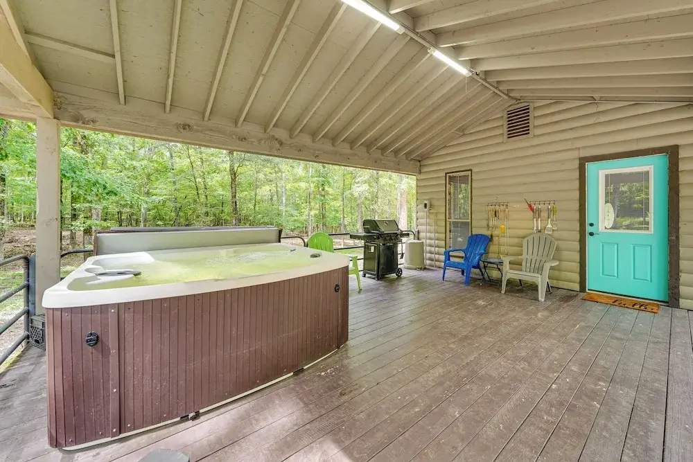 Broken Bow Getaway: Hot Tub, Grill & Fire Pit