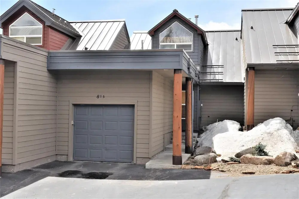 Forest Park 3 Bed 4 Bath Townhome