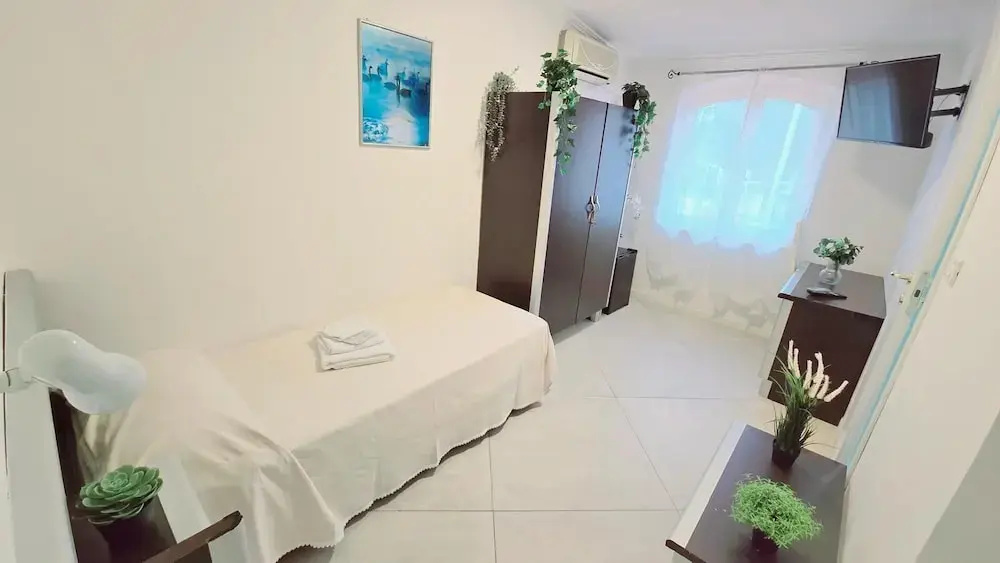Economy room
