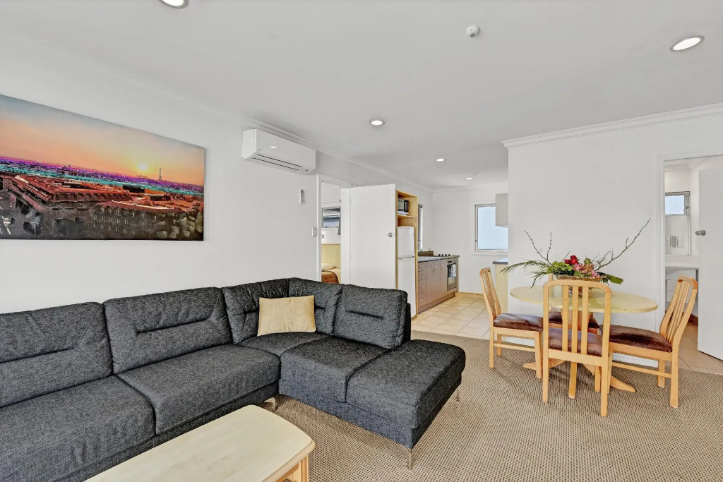3 Bedrooms Apartment