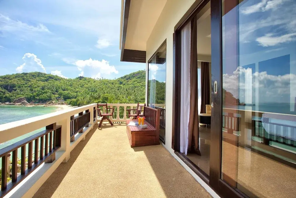 Grand room with balcony and with sea view