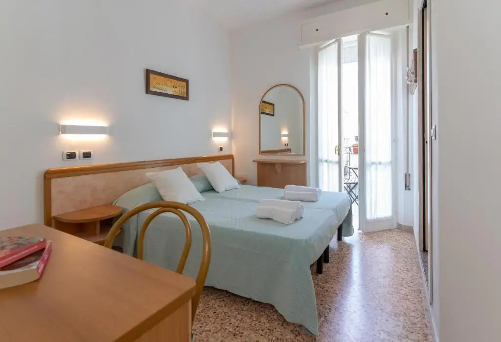 Deluxe Double room with balcony and with sea view (full double bed)
