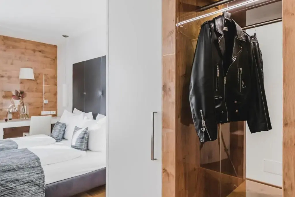 Deluxe Double room (full double bed)